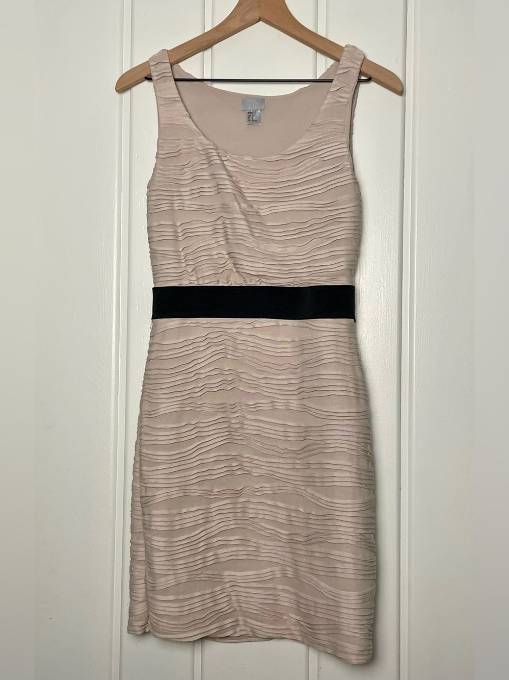 H&M Textured Ruched Bodycon Dress Beige Tan Cream Black Sleeveless  Size 4